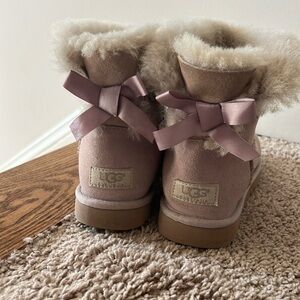 Adorable Uggs -Very light dust colored purple